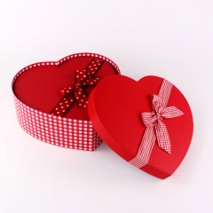 Caixa de doces em forma de coração vermelho com fita para presentes, Chocolate, doces, flores e presentes