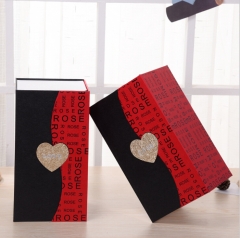 Caixa de presente de papel em forma de livro com coração para impressão de logotipo